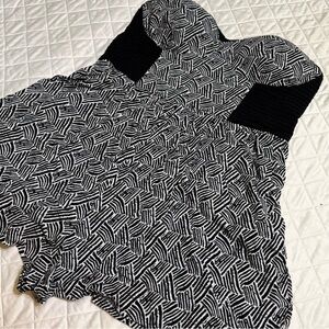 Chic Black and White Patterned Strapless Dress